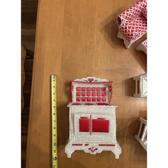 Completed Plastic Canvas Lot of Doll House Furniture Kitchen, Bedroom, Sofa, etc - Picture 4 of 7